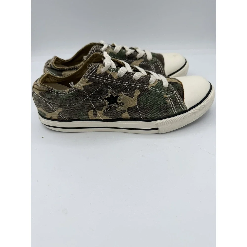 Converse All Star Chuck Taylor Low Top Camouflage Sneakers Youth Size 4